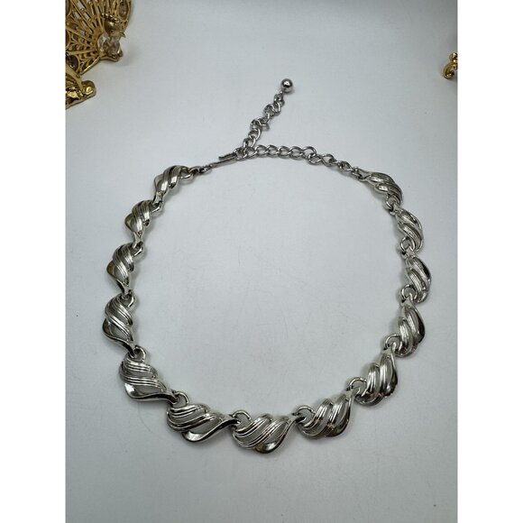 Vintage CORO Choker Statement Necklace Silver Tone Floral Leaf Twist Chain 16" - Picture 8 of 8